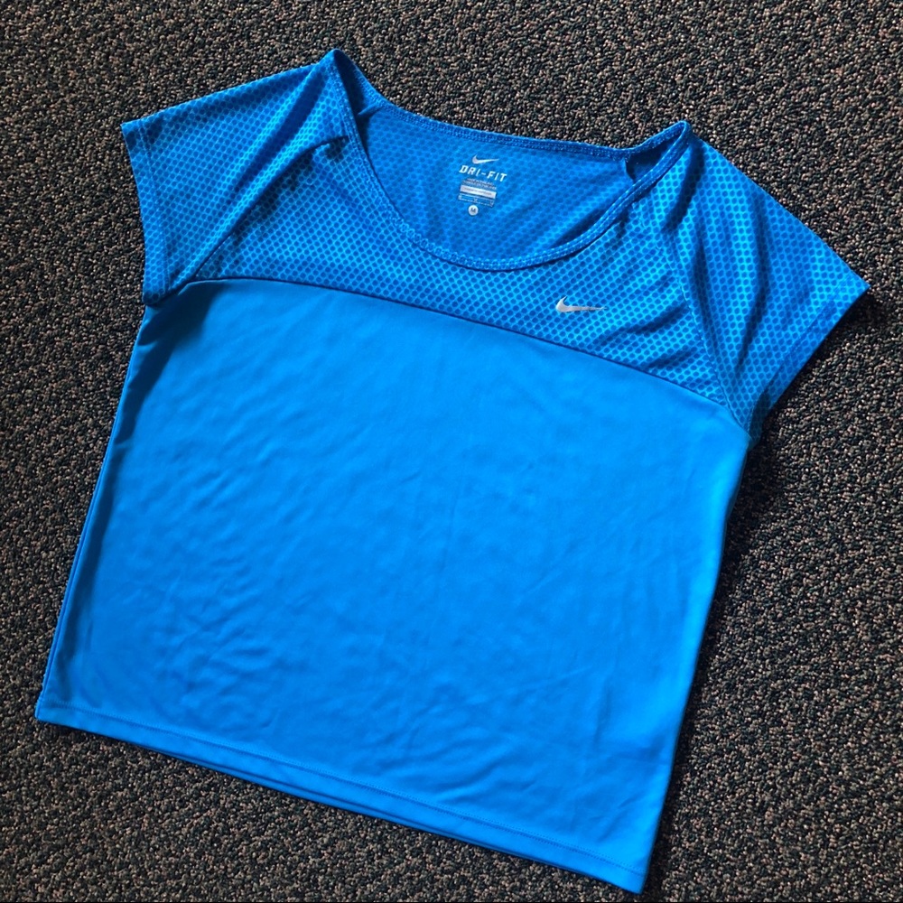 Cropped Dri-fit Nike Tee